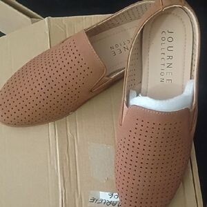 Journee Collection  Size 7 Women's Brown Perforated Loafers